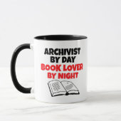 Mug Archiviste aime lire (Gauche)