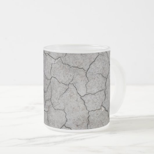 Mug : Argile de sol Gris Sec Cracké. Finition figé (Devant droit)