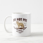 Mug Arizona Funny Do Not Pet The Desert Dogs Coyote So (Gauche)