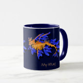 Mug Armature en or et en bleu feuillu illustrée (Devant droit)