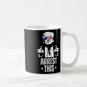 Mug Arrêter Trump et ses doigts pour Trump