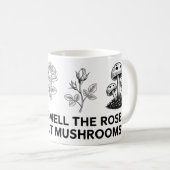 Mug Arrêtez et sentez les Roses ? Et Les Champignons ? (Devant droit)