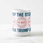 Mug Arrêtez le verrou du vol Trump vers le haut (Centre)