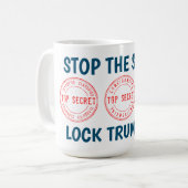 Mug Arrêtez le verrou du vol Trump vers le haut (Devant gauche)