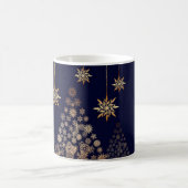 Mug Arrière - plan bleu avec arbre de Noël doré (Centre)