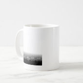 Mug Arrière - plan de dégradé de pattes noir et blanc (Devant gauche)