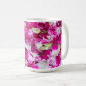 Mug Arrière - plan de fleurs d'orchidées violettes (Devant droit)