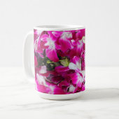 Mug Arrière - plan de fleurs d'orchidées violettes (Devant gauche)