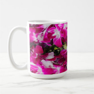 Mug Arrière - plan de fleurs d'orchidées violettes