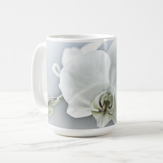 Mug Art botanique de l'orchidée blanche élégante (Devant gauche)