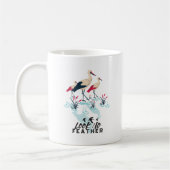Mug Art de la chaudière à cigogne - 'Look No Feather' (Gauche)