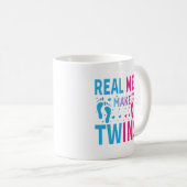 Mug Art de mots jumeaux drôles de vrais hommes (Devant droit)