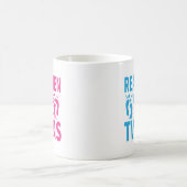 Mug Art de mots jumeaux drôles de vrais hommes (Centre)
