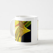 Mug Art original de Lys doré jaune (Devant gauche)