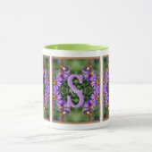 Mug Art personnalisé de papillon de monogramme initial (Centre)