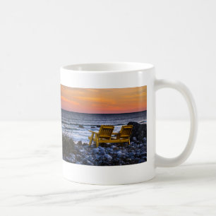 Mug Asseyez-vous et regardez un coucher de soleil sur