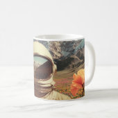 Mug Astronaute surréaliste dans un champ de fleurs (Devant droit)