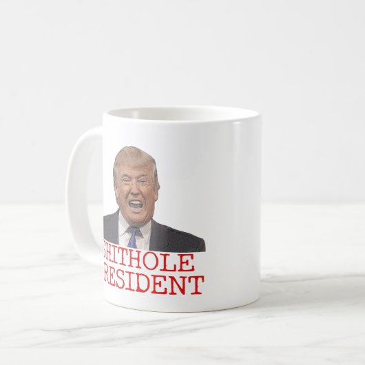 Mug Atout, président de Shithole (Devant gauche)