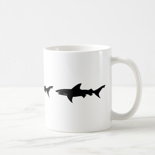 Mug Attaque de requin - plongée avec le noir élégant (Droite)