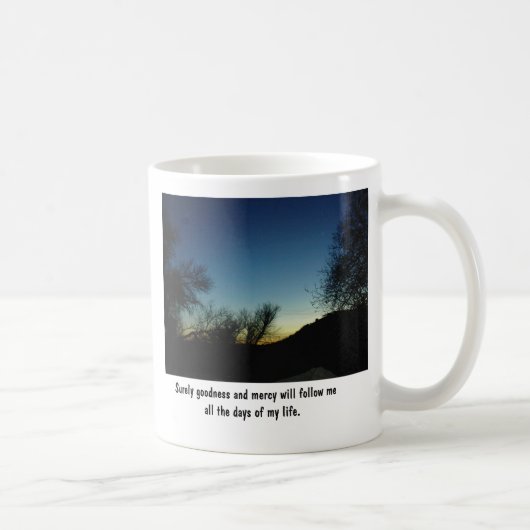 Mug Attaquez avec l'écriture sainte et le coucher du (Droite)