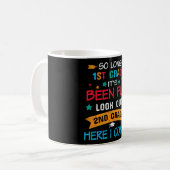 Mug Attention 2e année, j'arrive ! Remise de diplôme d (Devant gauche)