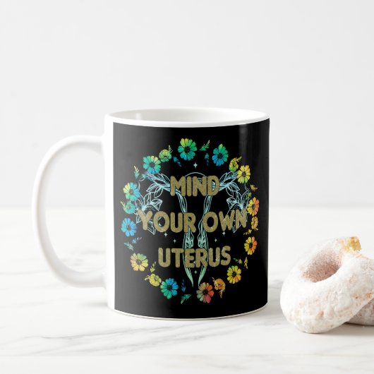 Mug Attention à votre propre utérus (Avec donut)