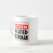 Mug Attention Femmes noires éduquées (Devant gauche)