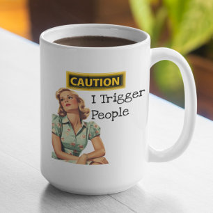 Mug Attention Je Déclenche Les Gens Drôle Rétro Femme 