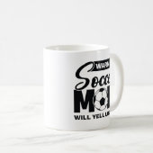 Mug Attention Maman De Football Va hurler Fort (Devant droit)