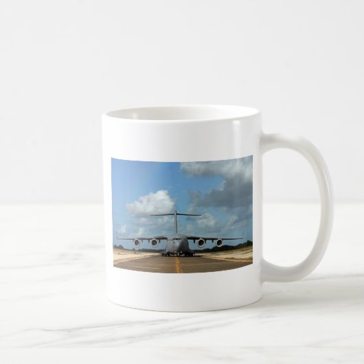 Mug Atterrissage d'un avion cargo militaire (Droite)