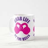 Mug Attraper la vie par les cloches - Kettlebell (Devant gauche)