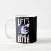 Mug Attrapons Un Humour Graphique De Requin Bite Sarca (Gauche)