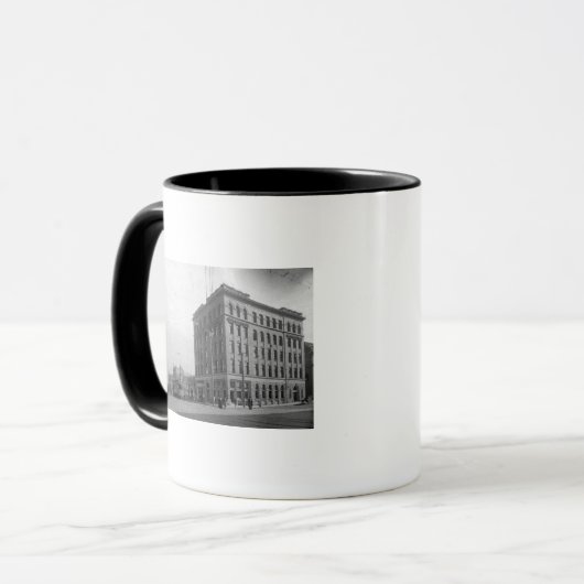 Mug Au coin de l'avenue Hewitt (Devant gauche)