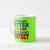 Mug Au-dessus de l'humour d'anniversaire de colline (Devant gauche)