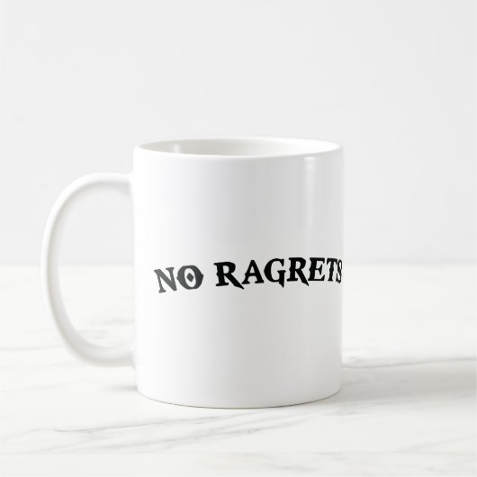 Mug Aucun tatouage de regrets de Ragrets Mispelled (Gauche)