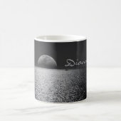 Mug Augmentation de la Pleine lune sur l'eau océanique (Centre)