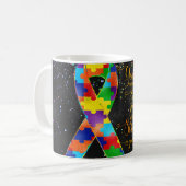 Mug avec Ruban de Sensibilisation à l'Autisme - On (Devant gauche)