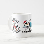 Mug Aventure de pingouin de Noël d'hiver dans une merv (Devant gauche)