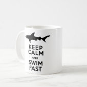 Mug Avertissement drôle de requin - gardez le calme et (Devant gauche)