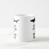 Mug Avertissement drôle de requin - gardez le calme et (Centre)