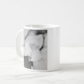 Mug B & W Photo de beau chien blanc dormant (Devant gauche)