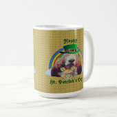 Mug Baby Basset Hound Joyeuse St. Patrick's Day (Devant droit)