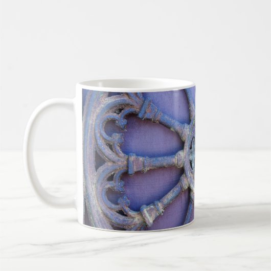 Mug Background with decorative fragment (ancient doors (Gauche)