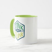 Mug Badge Ça Pue Ça Pua (Devant gauche)