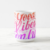 Mug Badge de script « Good Vibes Only » (Centre)