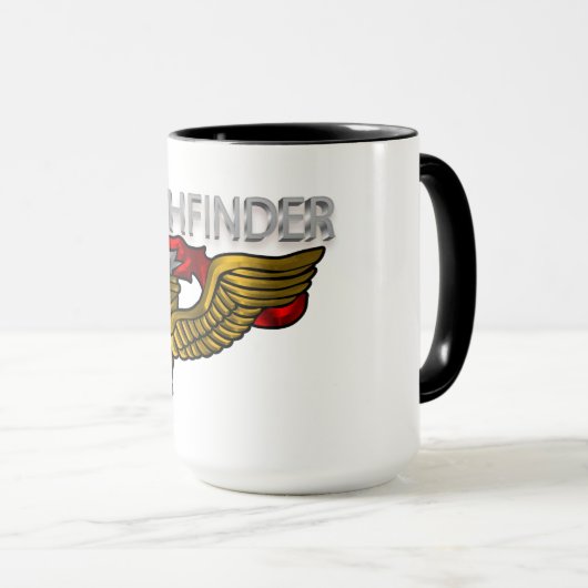 Mug Badge Pathfinder - Noir "Pathfinder" (Devant droit)