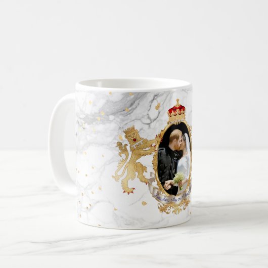MUG BAISER DE MARIAGE ROYAL, HARRY+MEGHAN (Devant gauche)