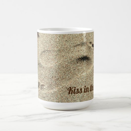 Mug Baiser sur la plage de sable (Centre)
