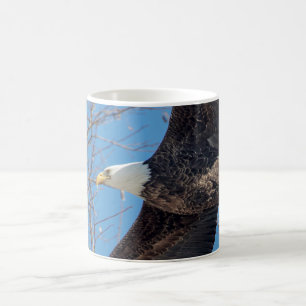 Mug Bald Eagle en vol