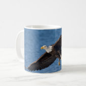 Mug Bald eagle in flight (Devant gauche)